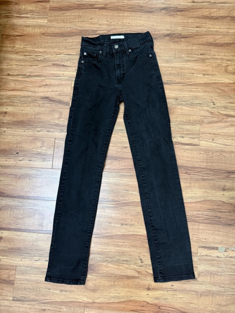 High-Rise Levi’s Black Women's Jeans - Classic Slim Fit